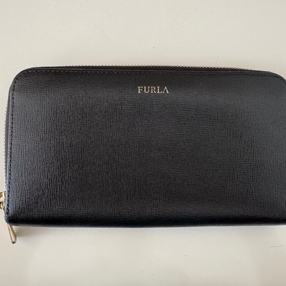 Furla Large Zip Around Saffiano Wallet - Picture 1 of 4